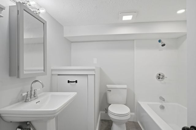 442 High St, Dedham, MA 02026