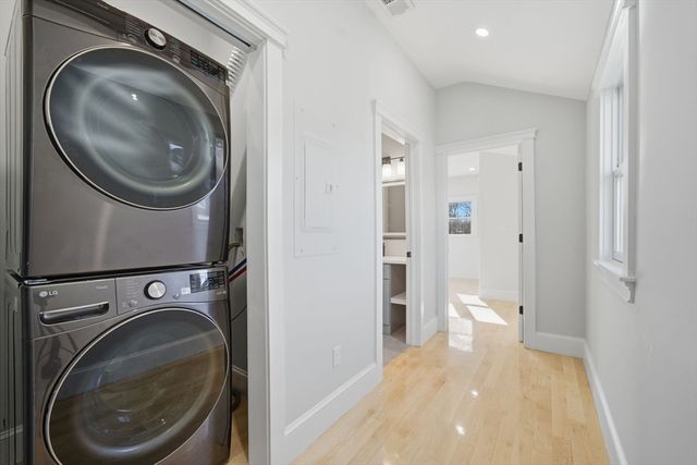 442 High St, Dedham, MA 02026