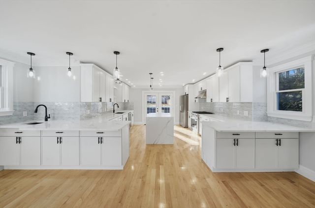 442 High St, Dedham, MA 02026