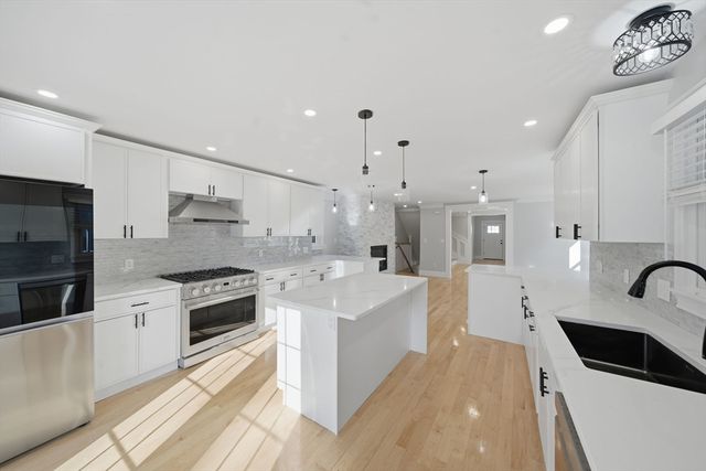 442 High St, Dedham, MA 02026