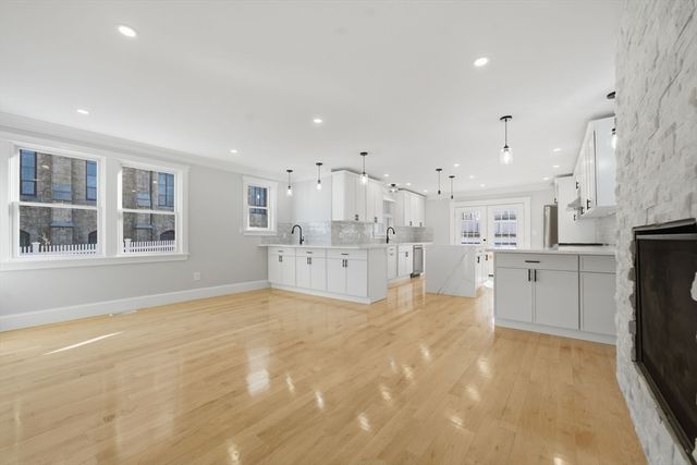 442 High St, Dedham, MA 02026