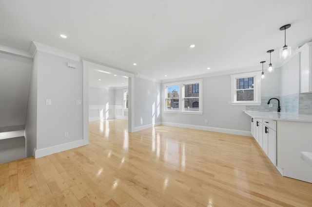 442 High St, Dedham, MA 02026