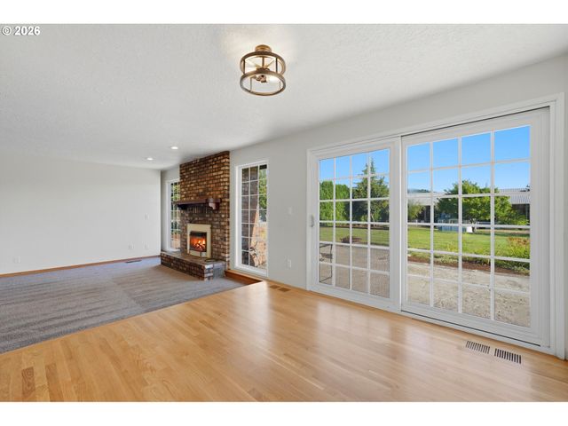 21675 Se BOHNA PARK Rd, Damascus, OR 97089
