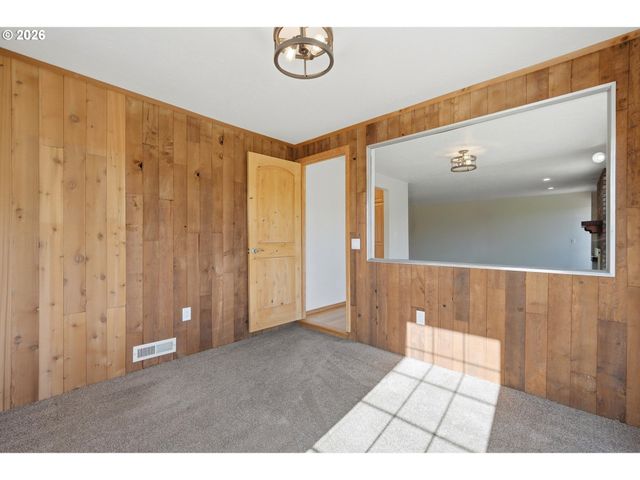21675 Se BOHNA PARK Rd, Damascus, OR 97089