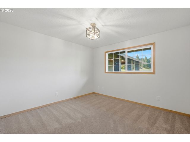 21675 Se BOHNA PARK Rd, Damascus, OR 97089