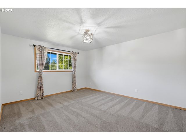 21675 Se BOHNA PARK Rd, Damascus, OR 97089