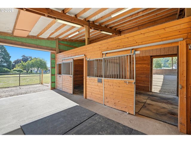 21675 Se BOHNA PARK Rd, Damascus, OR 97089