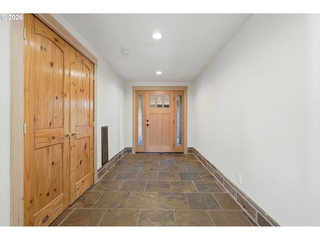 21675 Se BOHNA PARK Rd, Damascus, OR 97089