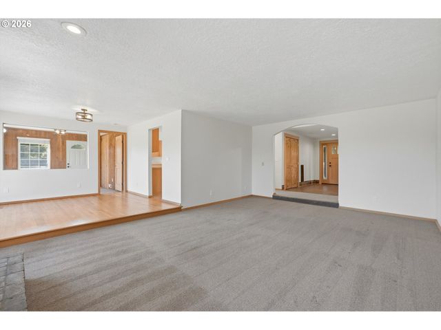 21675 Se BOHNA PARK Rd, Damascus, OR 97089