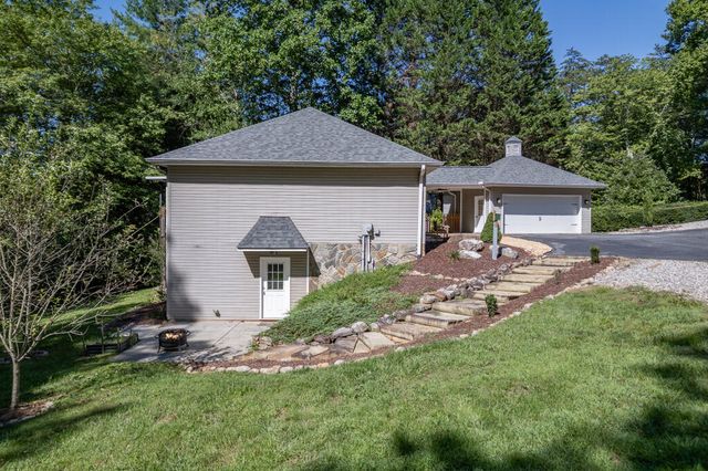 527 Pinebrook Drive, Blairsville, GA 30512