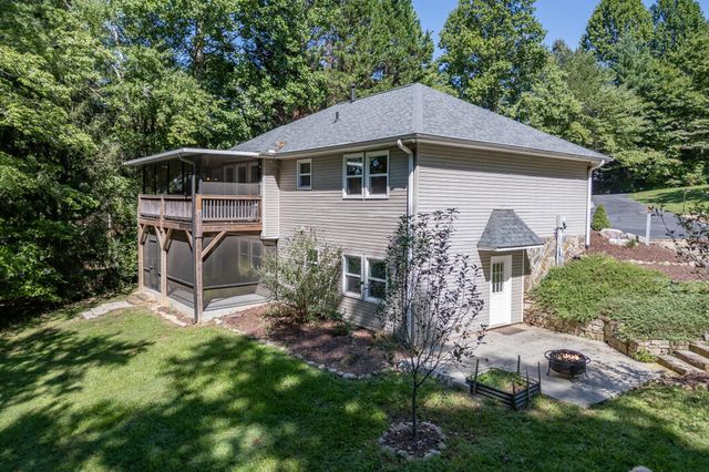 527 Pinebrook Drive, Blairsville, GA 30512