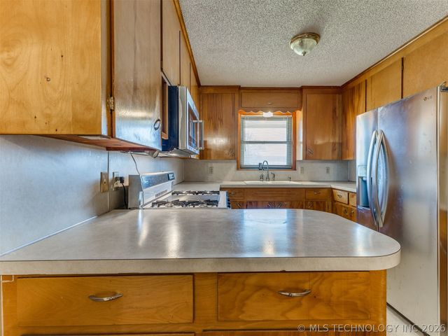 10909 E 5th Street, Tulsa, OK 74128