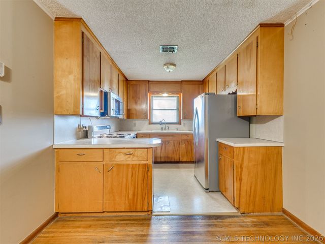 10909 E 5th Street, Tulsa, OK 74128
