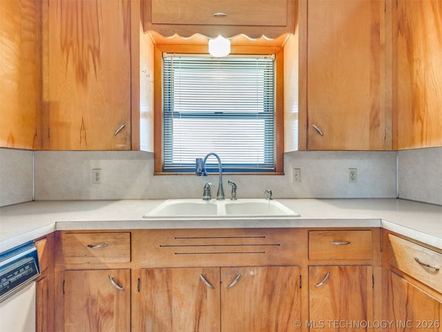10909 E 5th Street, Tulsa, OK 74128