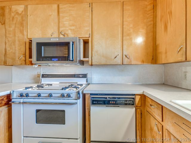 10909 E 5th Street, Tulsa, OK 74128