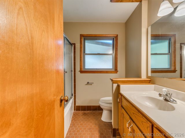 10909 E 5th Street, Tulsa, OK 74128
