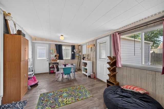 2645 AVENUE H, Council Bluffs, IA 51501