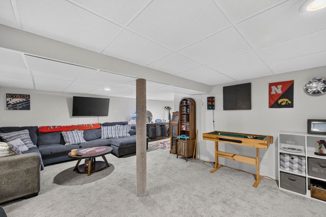 2645 AVENUE H, Council Bluffs, IA 51501