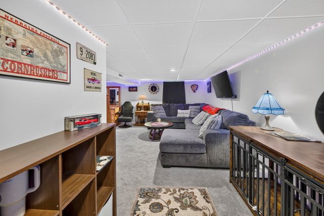 2645 AVENUE H, Council Bluffs, IA 51501