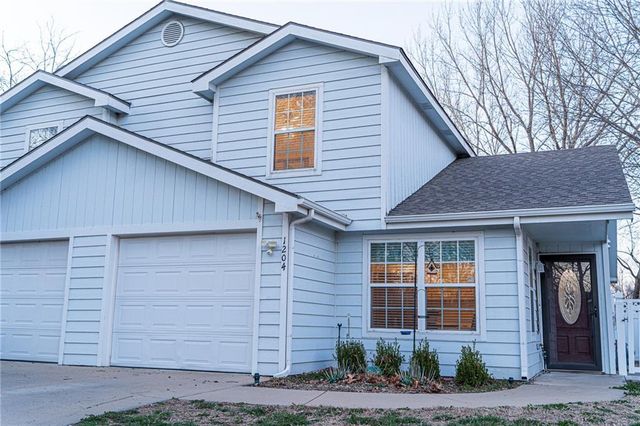 1204 Sunchase Drive, Lawrence, KS 66044
