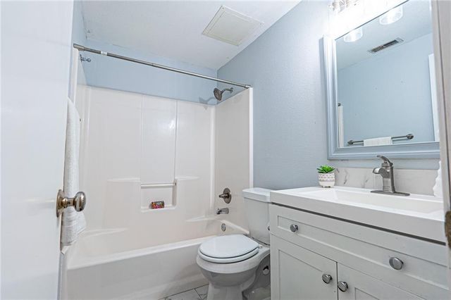 1204 Sunchase Drive, Lawrence, KS 66044