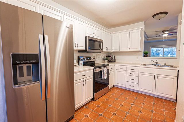 1204 Sunchase Drive, Lawrence, KS 66044