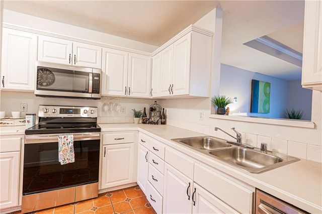 1204 Sunchase Drive, Lawrence, KS 66044