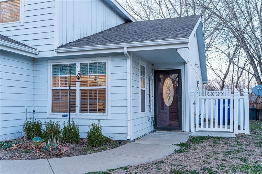 1204 Sunchase Drive, Lawrence, KS 66044