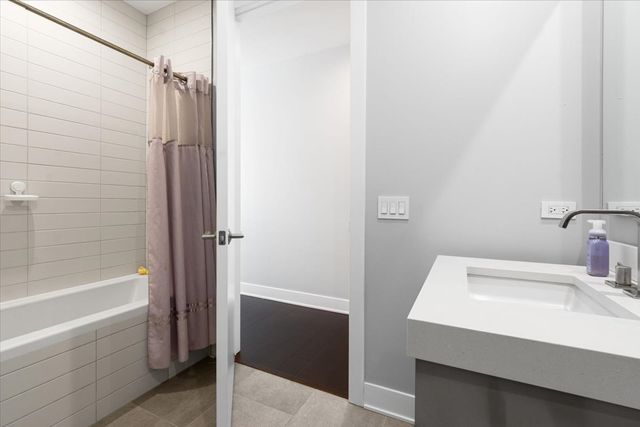 403 N Wabash Avenue 10B, Chicago, IL 60611