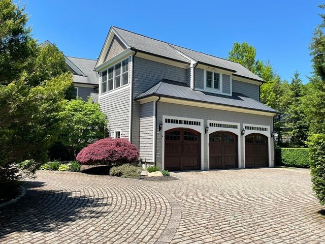 2 Stonegate Ln, Dover, MA 02030