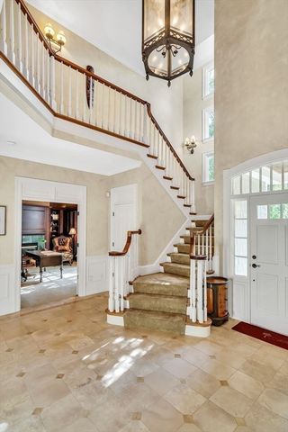 2 Stonegate Ln, Dover, MA 02030