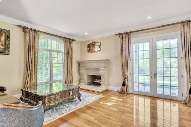 2 Stonegate Ln, Dover, MA 02030