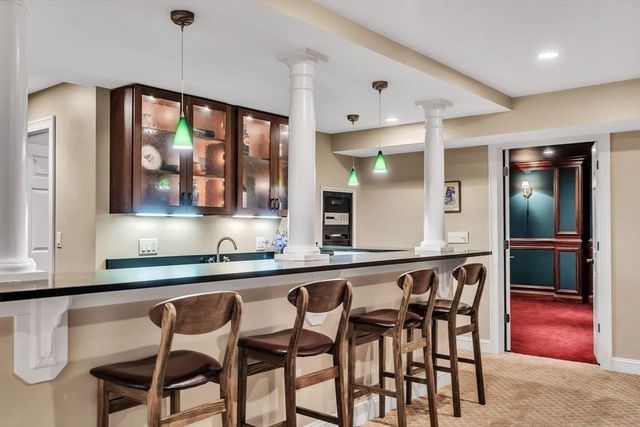2 Stonegate Ln, Dover, MA 02030