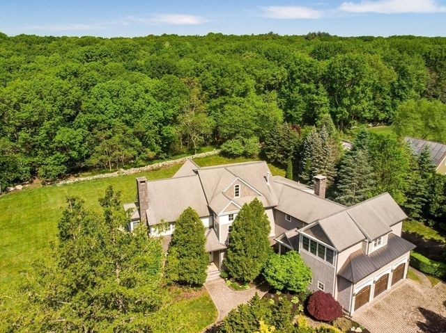 2 Stonegate Ln, Dover, MA 02030