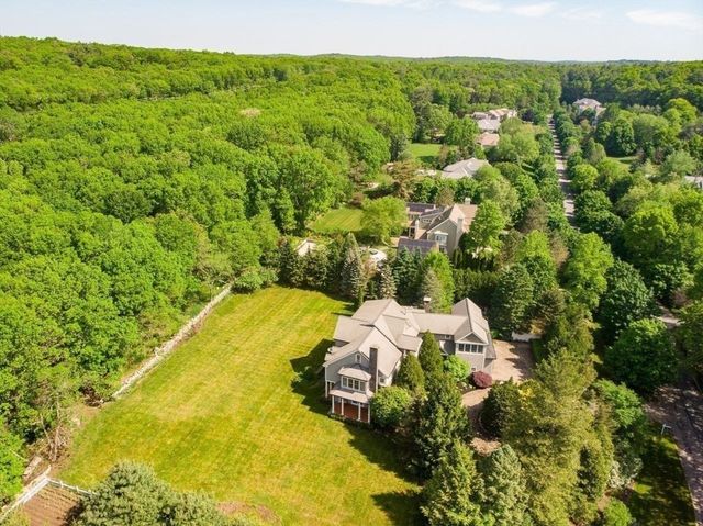2 Stonegate Ln, Dover, MA 02030