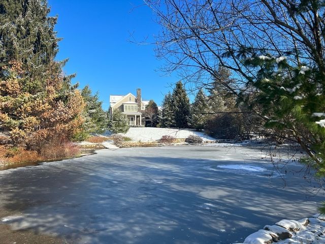 2 Stonegate Ln, Dover, MA 02030