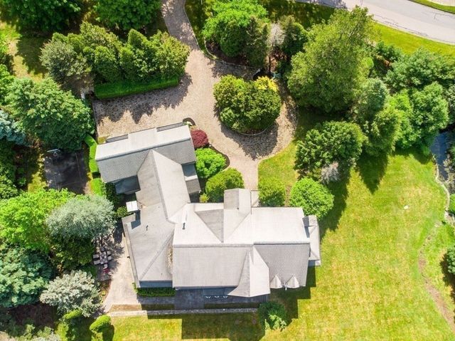 2 Stonegate Ln, Dover, MA 02030