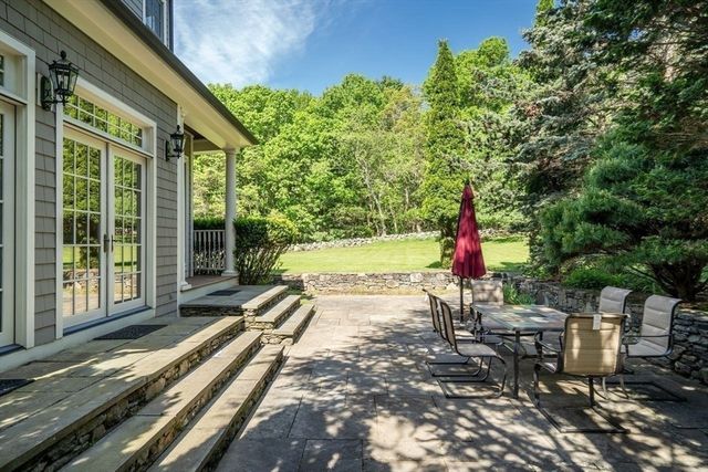 2 Stonegate Ln, Dover, MA 02030