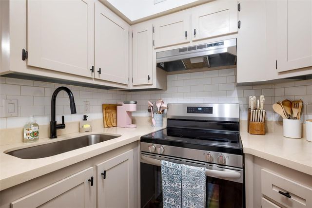 3806 SOUTHPOINTE DRIVE L4, Orlando, FL 32822