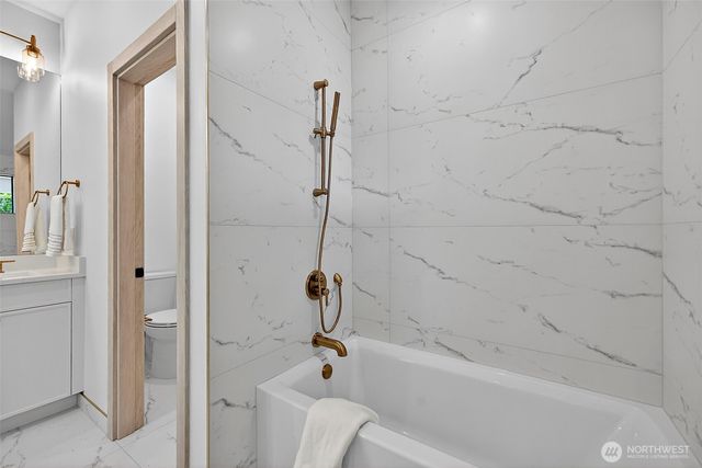 111 Point Fosdick Circle NW, Gig Harbor, WA 98335