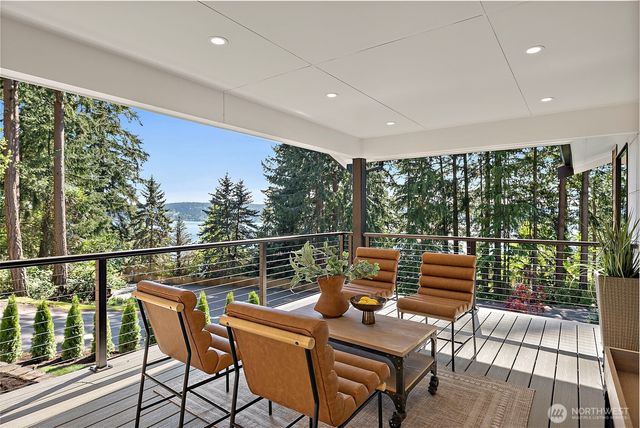 111 Point Fosdick Circle NW, Gig Harbor, WA 98335