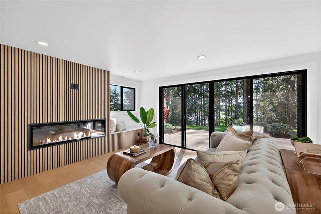 111 Point Fosdick Circle NW, Gig Harbor, WA 98335
