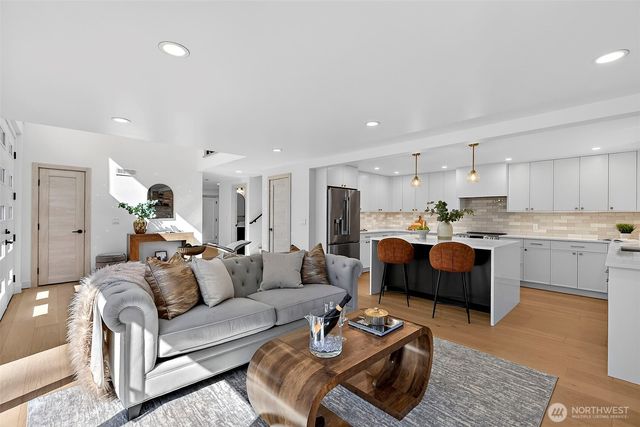 111 Point Fosdick Circle NW, Gig Harbor, WA 98335