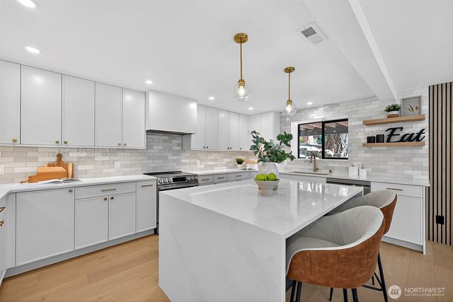111 Point Fosdick Circle NW, Gig Harbor, WA 98335