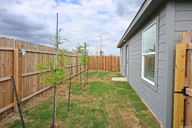 14609 MUDSTONE PL, Elmendorf, TX 78112