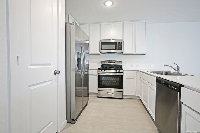 14609 MUDSTONE PL, Elmendorf, TX 78112