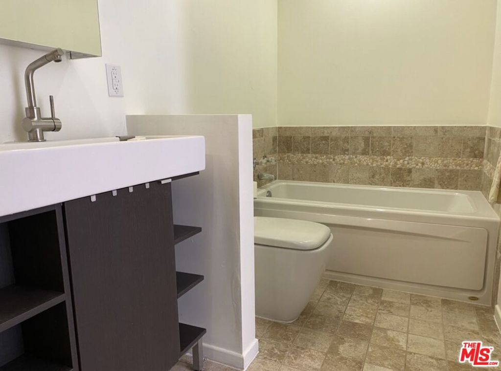 Image 12 of property listing at 1628 N Formosa Avenue A, Los Angeles, CA 90046