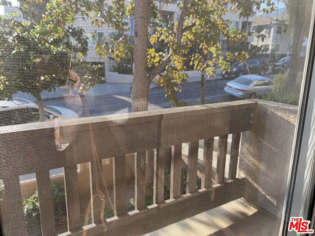 Image 14 of property listing at 1628 N Formosa Avenue A, Los Angeles, CA 90046