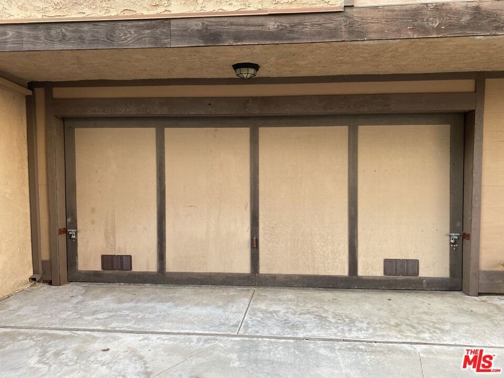 Image 15 of property listing at 1628 N Formosa Avenue A, Los Angeles, CA 90046