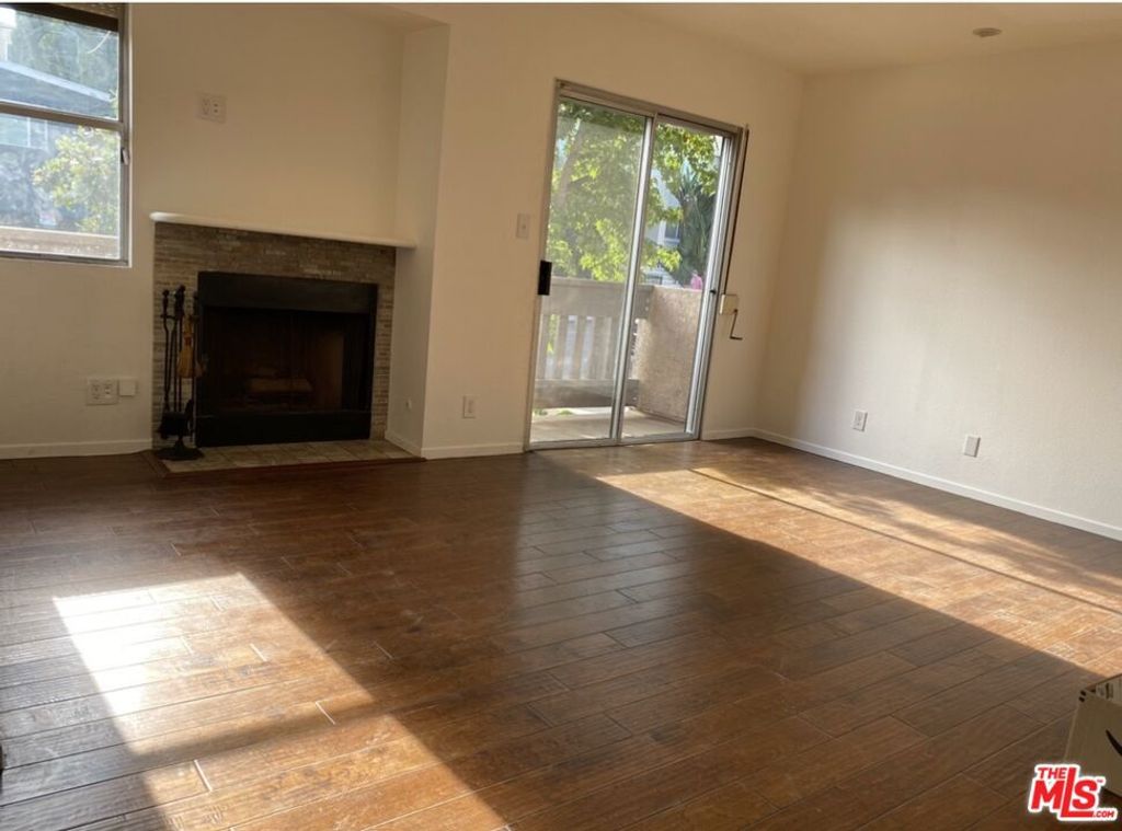Image 4 of property listing at 1628 N Formosa Avenue A, Los Angeles, CA 90046